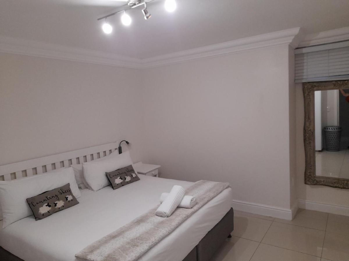 מוסל ביי Beach Club Self Catering Apartments מראה חיצוני תמונה